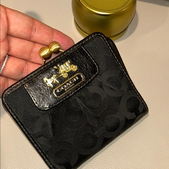 Buyers Bundle in show- Coach Mini Kisslock Wallet - Picture 9 of 10